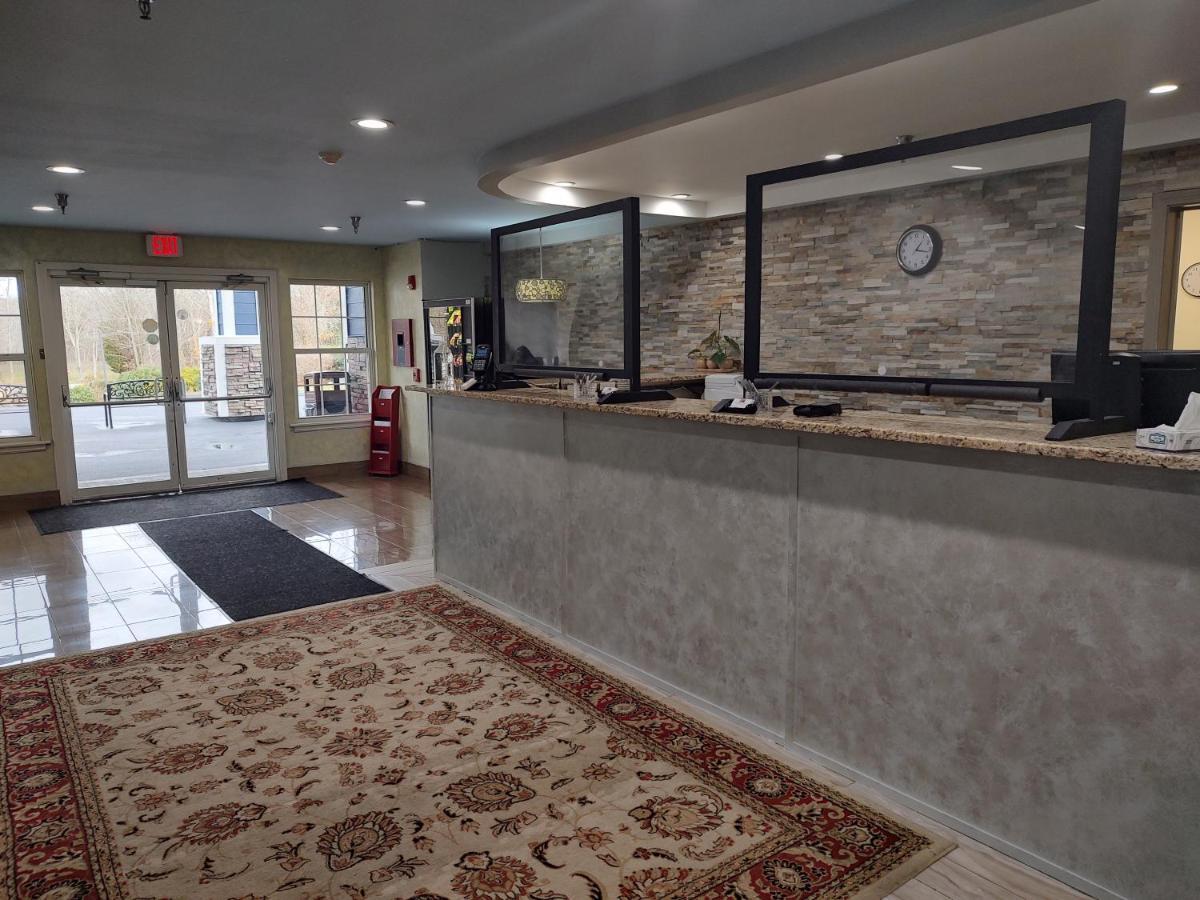 Hilltop Inn & Suites, Near Foxwoods Casino North Stonington Esterno foto