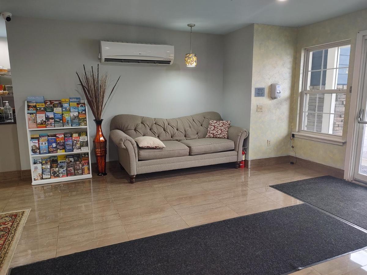 Hilltop Inn & Suites, Near Foxwoods Casino North Stonington Esterno foto