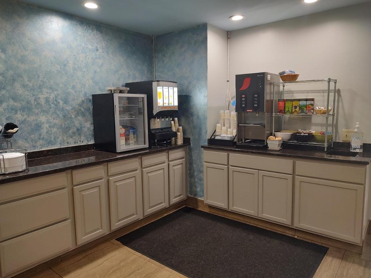 Hilltop Inn & Suites, Near Foxwoods Casino North Stonington Esterno foto