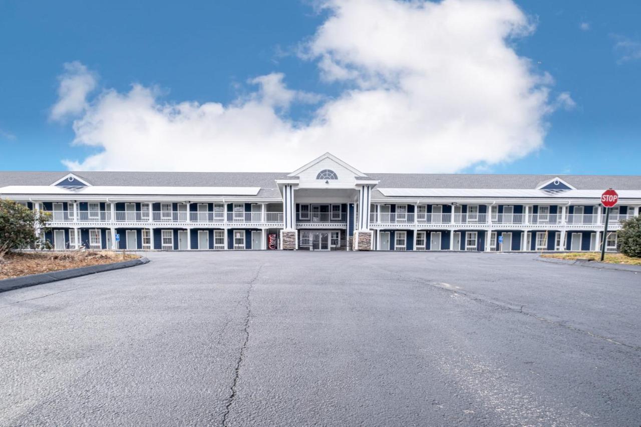 Hilltop Inn & Suites, Near Foxwoods Casino North Stonington Esterno foto