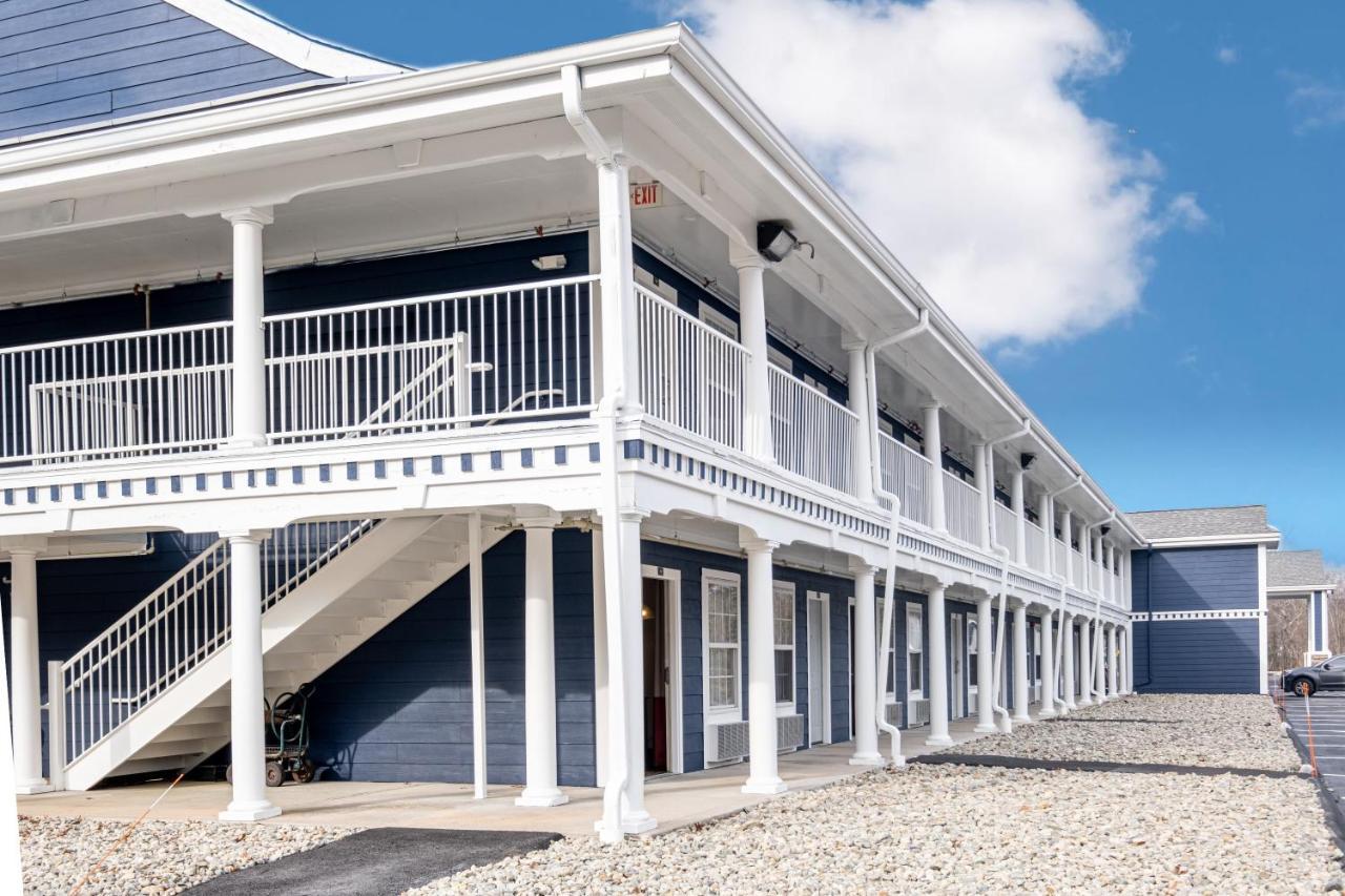 Hilltop Inn & Suites, Near Foxwoods Casino North Stonington Esterno foto