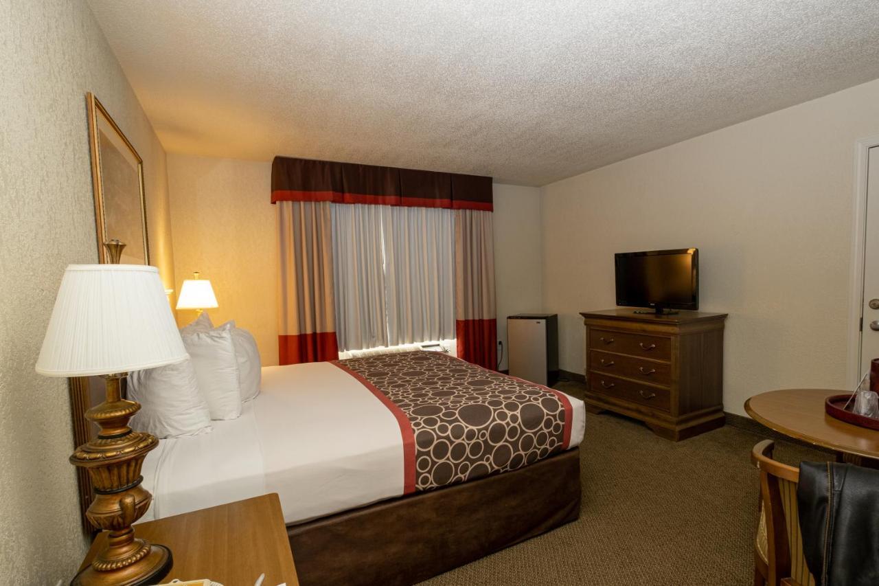 Hilltop Inn & Suites, Near Foxwoods Casino North Stonington Esterno foto