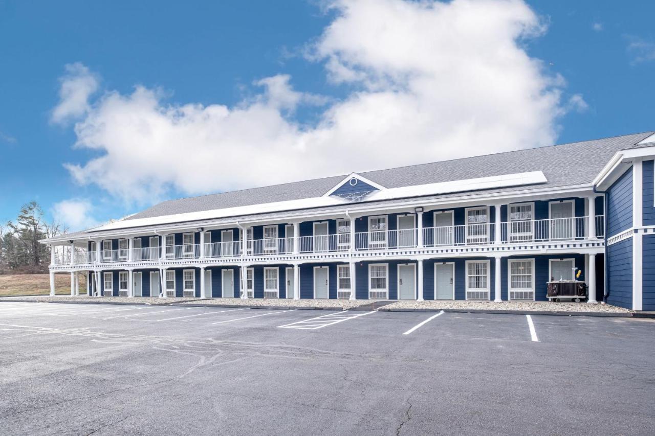 Hilltop Inn & Suites, Near Foxwoods Casino North Stonington Esterno foto