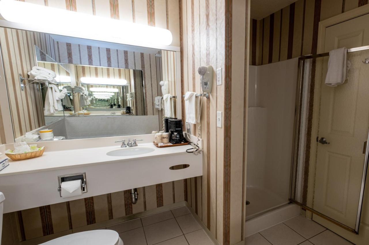 Hilltop Inn & Suites, Near Foxwoods Casino North Stonington Esterno foto