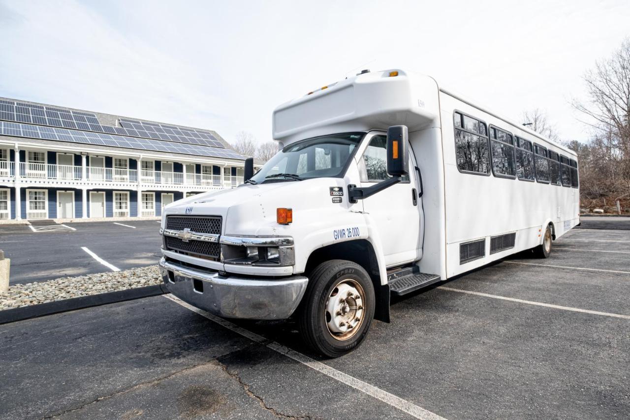 Hilltop Inn & Suites, Near Foxwoods Casino North Stonington Esterno foto