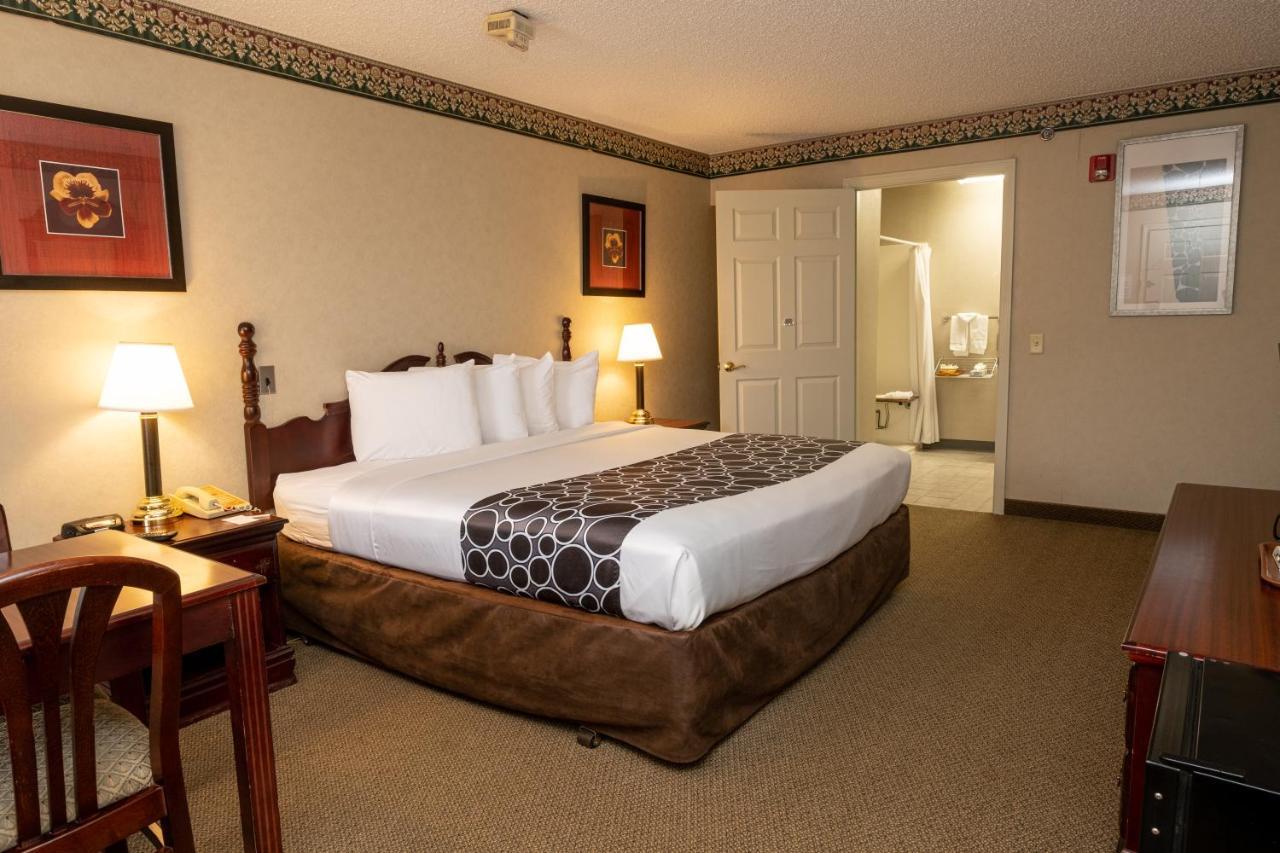 Hilltop Inn & Suites, Near Foxwoods Casino North Stonington Esterno foto