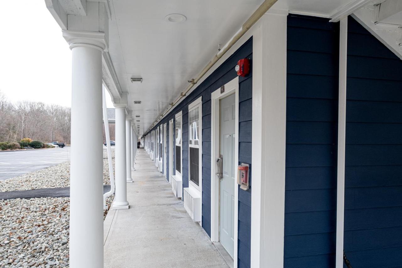 Hilltop Inn & Suites, Near Foxwoods Casino North Stonington Esterno foto
