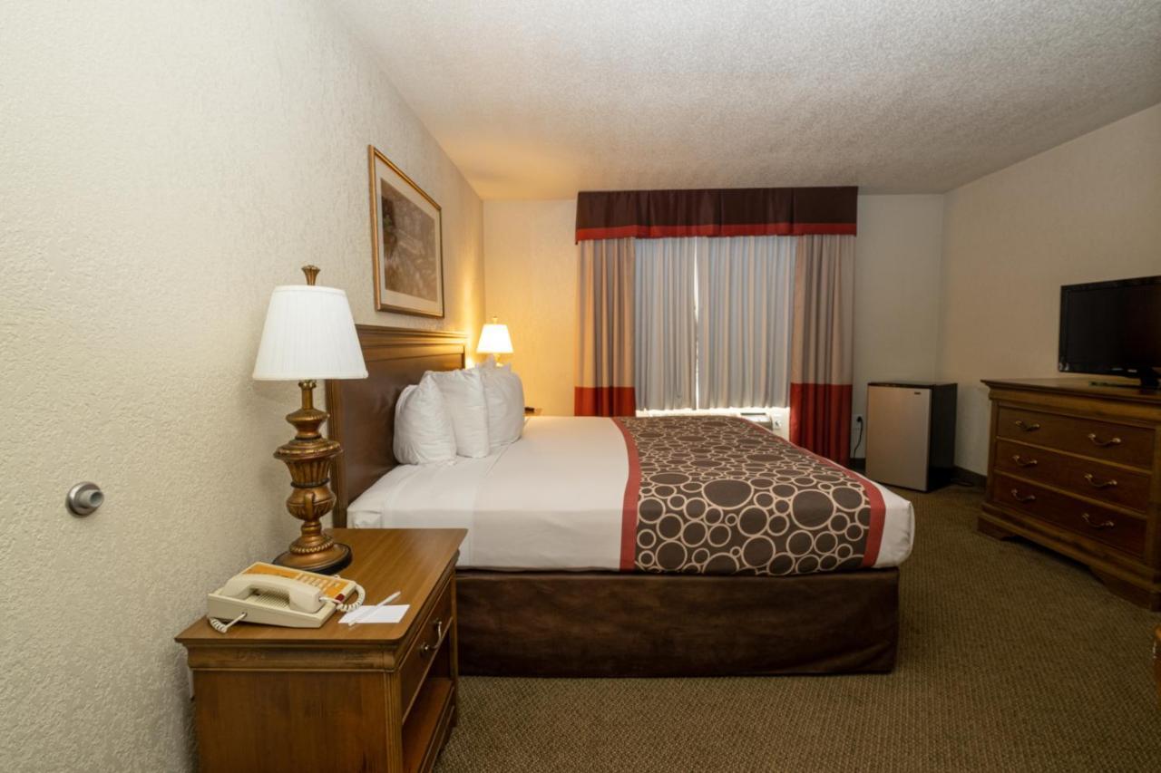 Hilltop Inn & Suites, Near Foxwoods Casino North Stonington Esterno foto