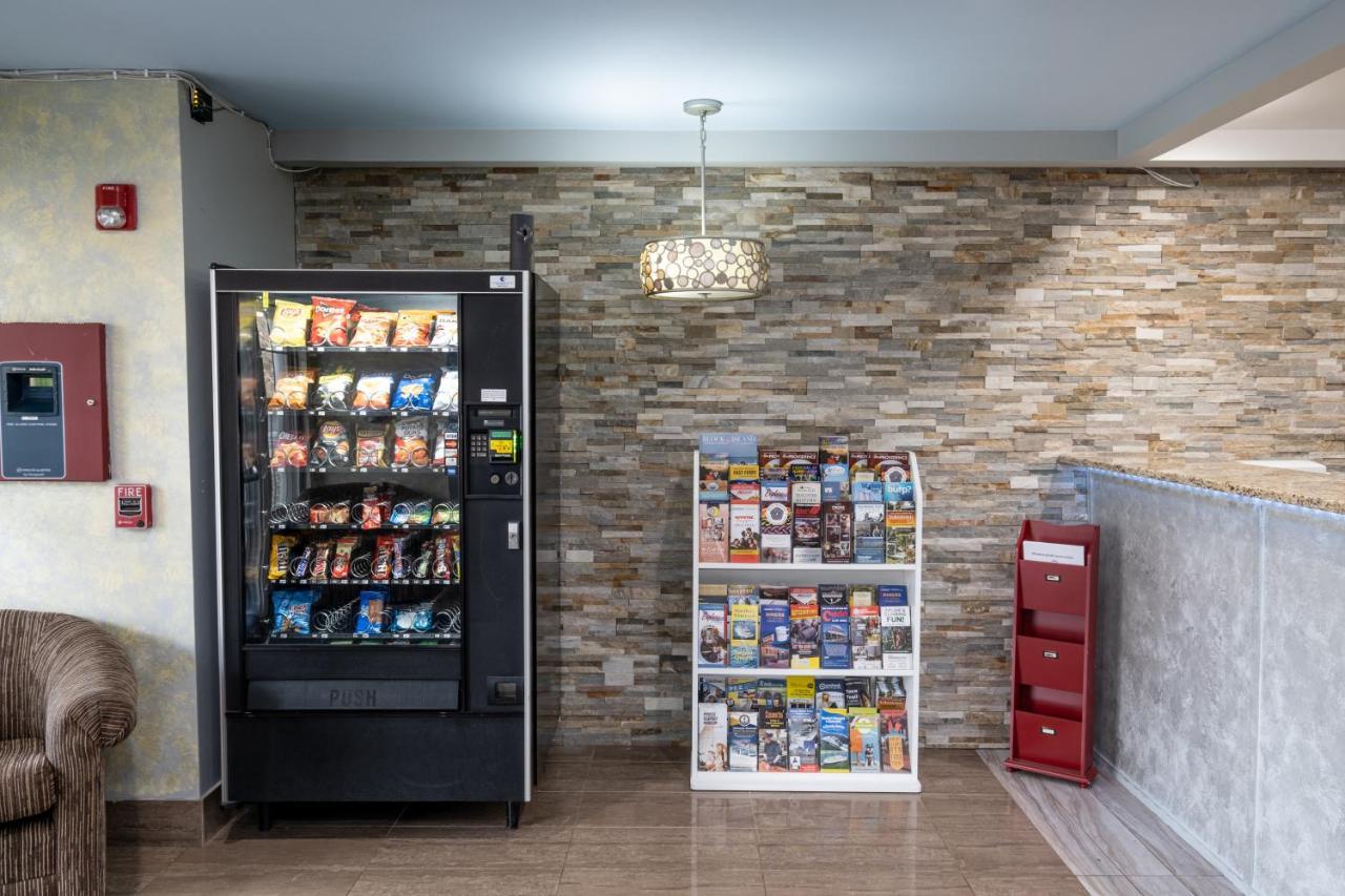 Hilltop Inn & Suites, Near Foxwoods Casino North Stonington Esterno foto
