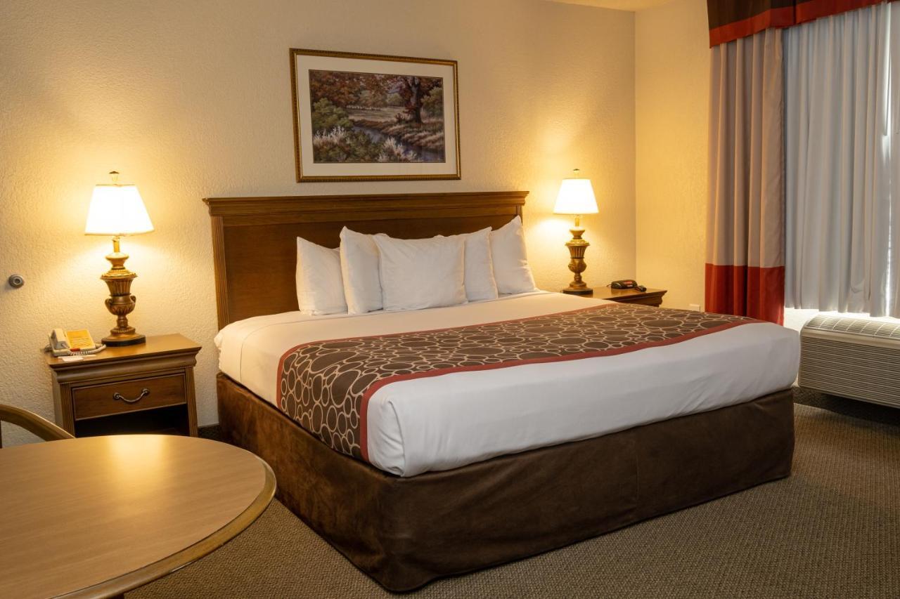 Hilltop Inn & Suites, Near Foxwoods Casino North Stonington Esterno foto
