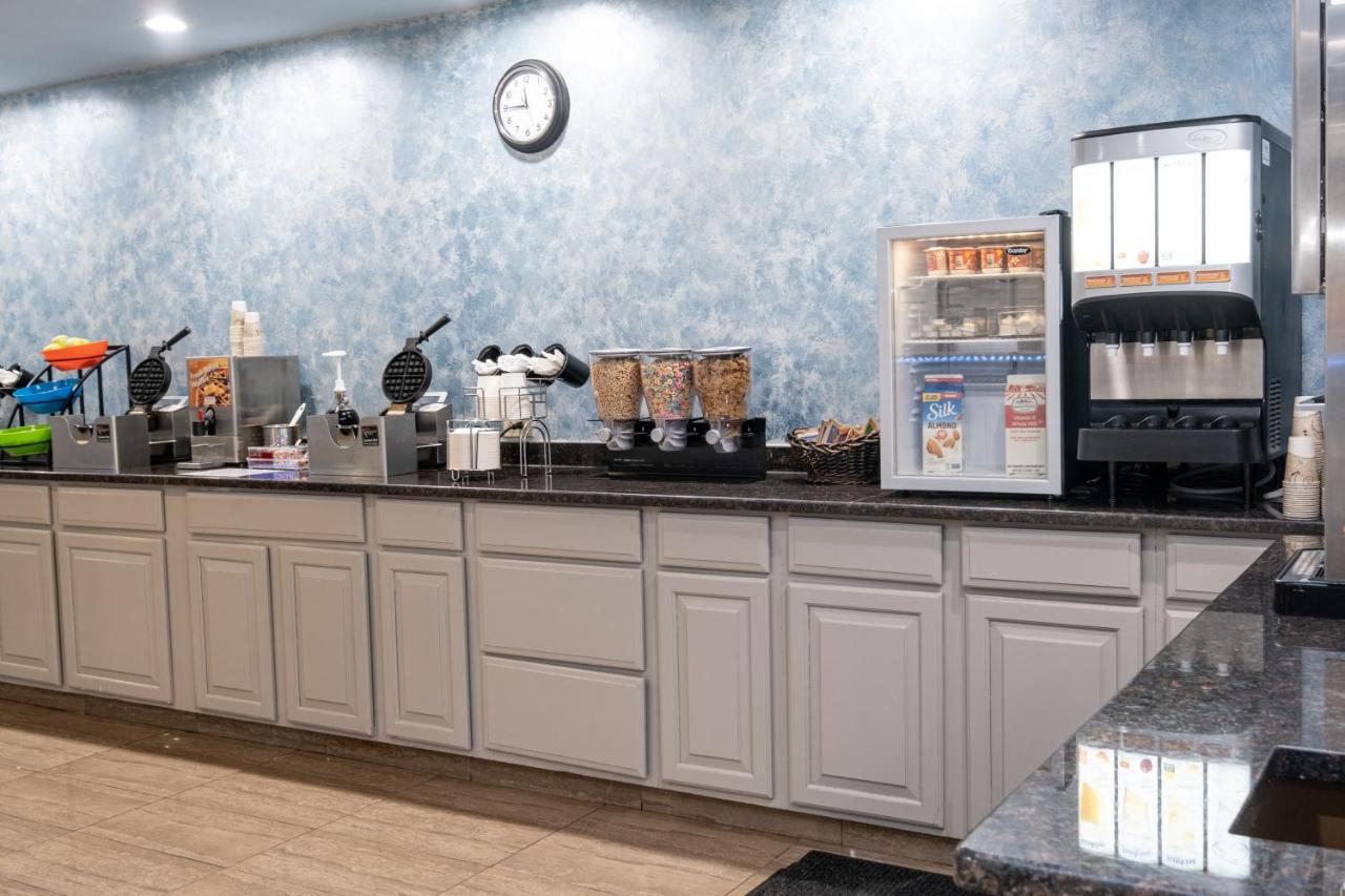 Hilltop Inn & Suites, Near Foxwoods Casino North Stonington Esterno foto