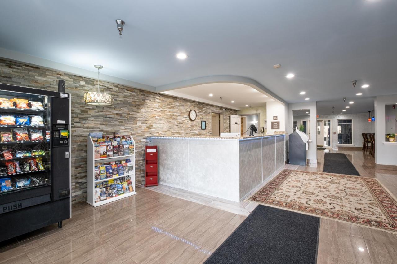 Hilltop Inn & Suites, Near Foxwoods Casino North Stonington Esterno foto