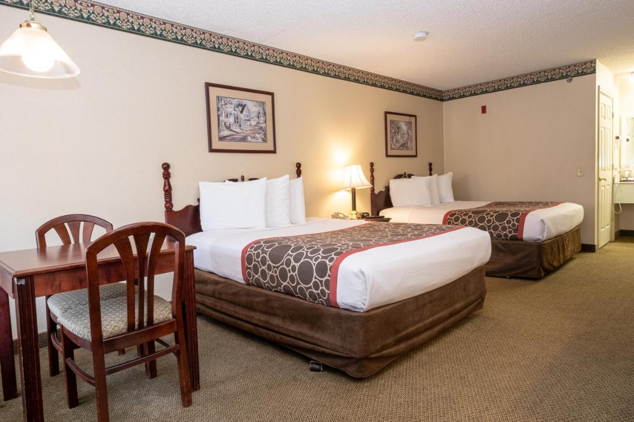 Hilltop Inn & Suites, Near Foxwoods Casino North Stonington Esterno foto