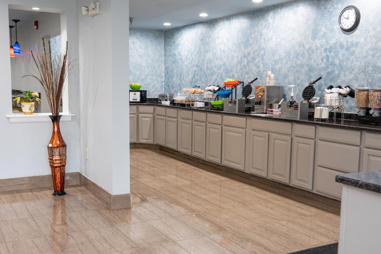 Hilltop Inn & Suites, Near Foxwoods Casino North Stonington Esterno foto