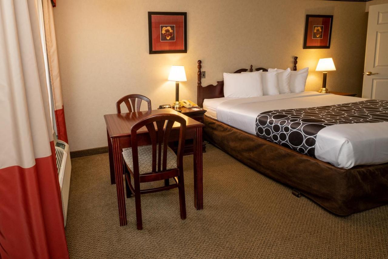 Hilltop Inn & Suites, Near Foxwoods Casino North Stonington Esterno foto