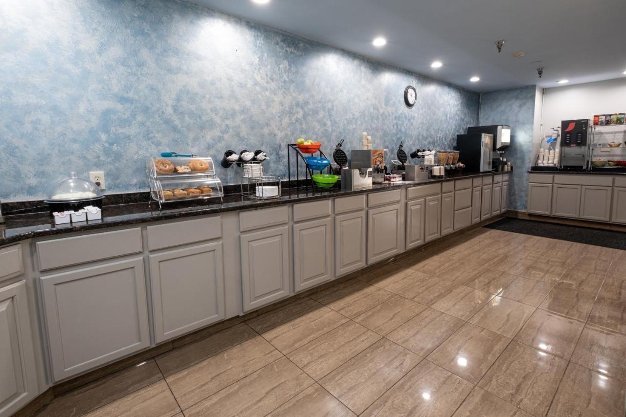 Hilltop Inn & Suites, Near Foxwoods Casino North Stonington Esterno foto