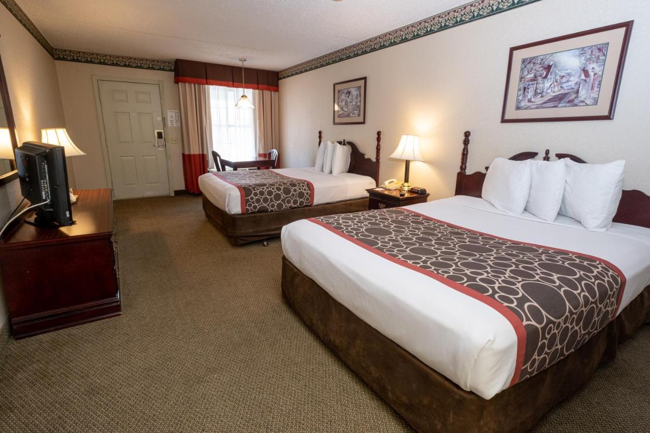 Hilltop Inn & Suites, Near Foxwoods Casino North Stonington Esterno foto